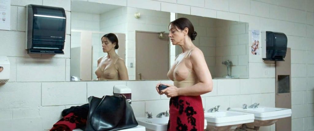 Monica Bellucci nipples seen in scene