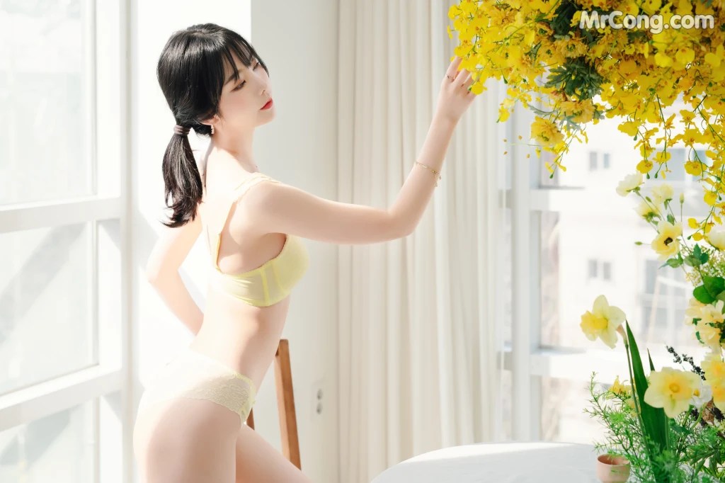 [Patreon] Yuna (유나): Flowers (26 photos)