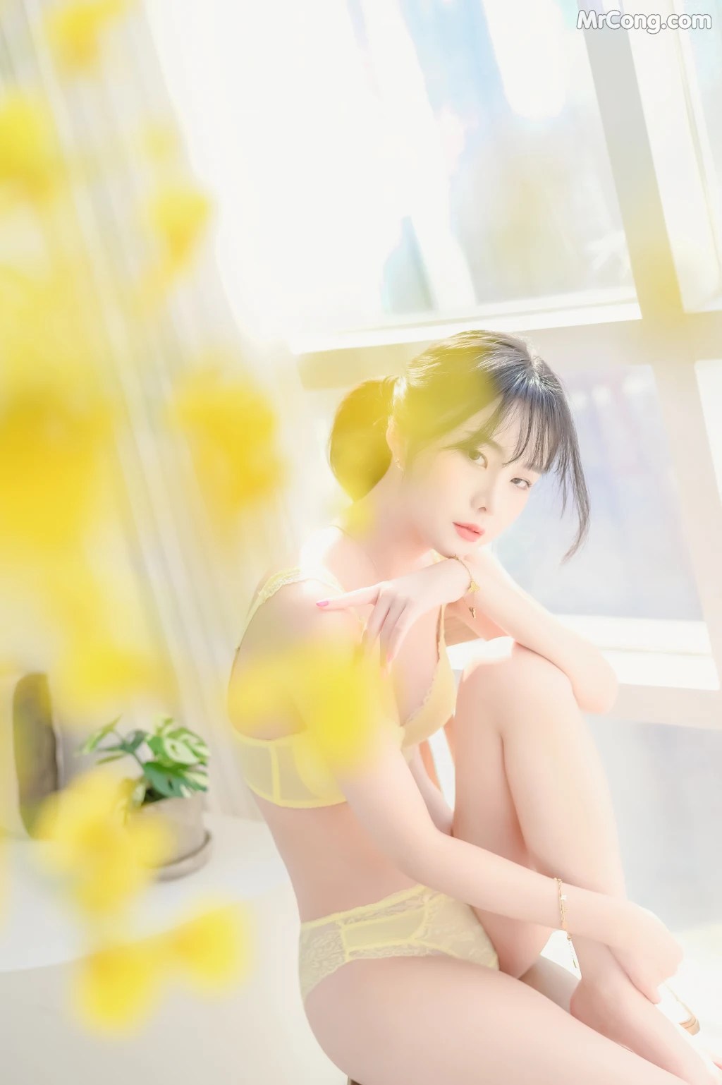 [Patreon] Yuna (유나): Flowers (26 photos)