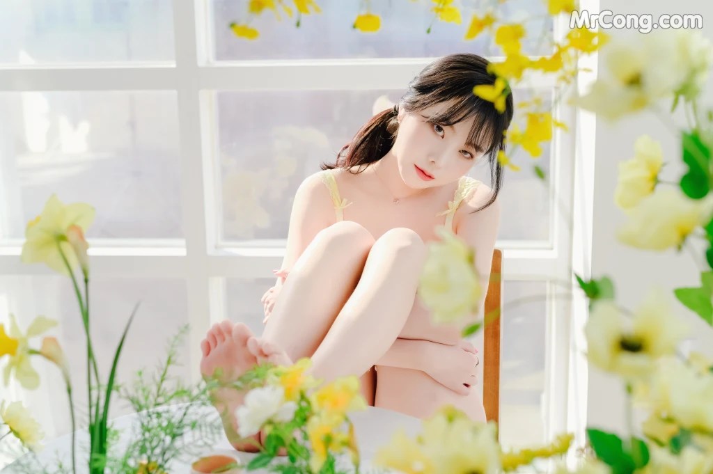 [Patreon] Yuna (유나): Flowers (26 photos)