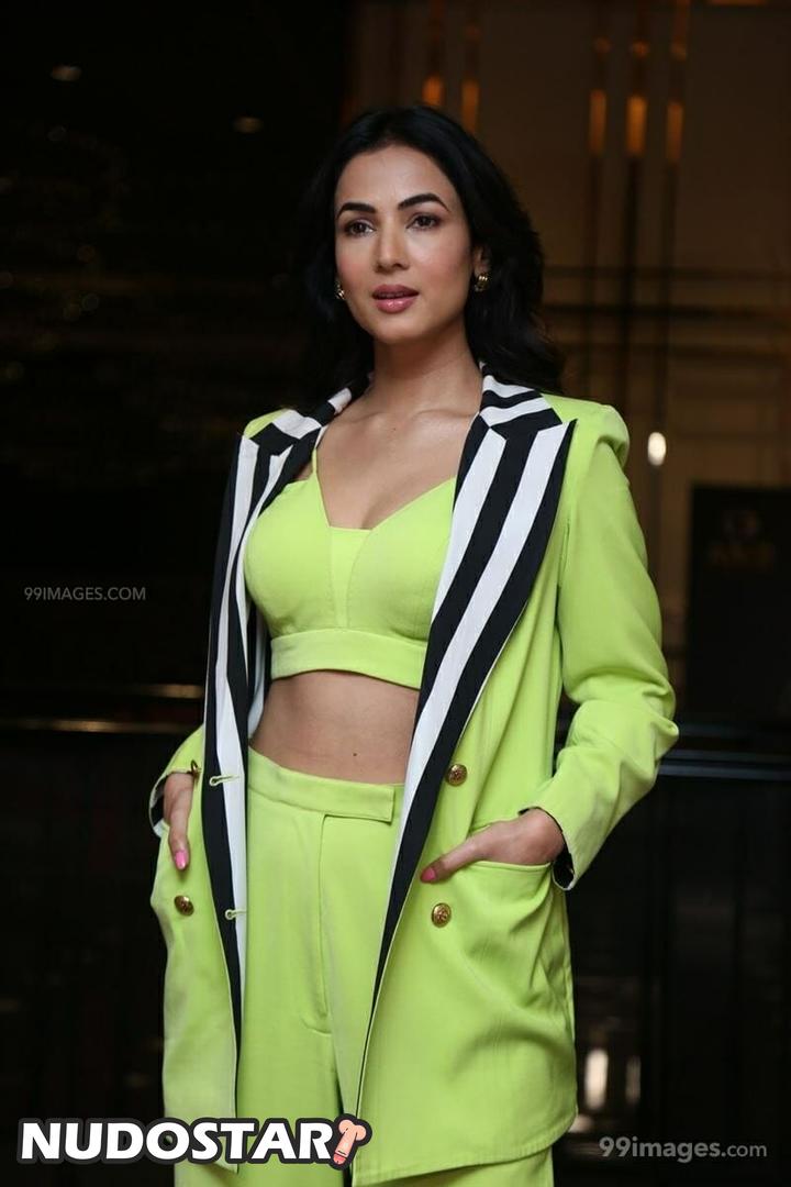 Sonal Chauhan Instagram Leaks (48 Pics)