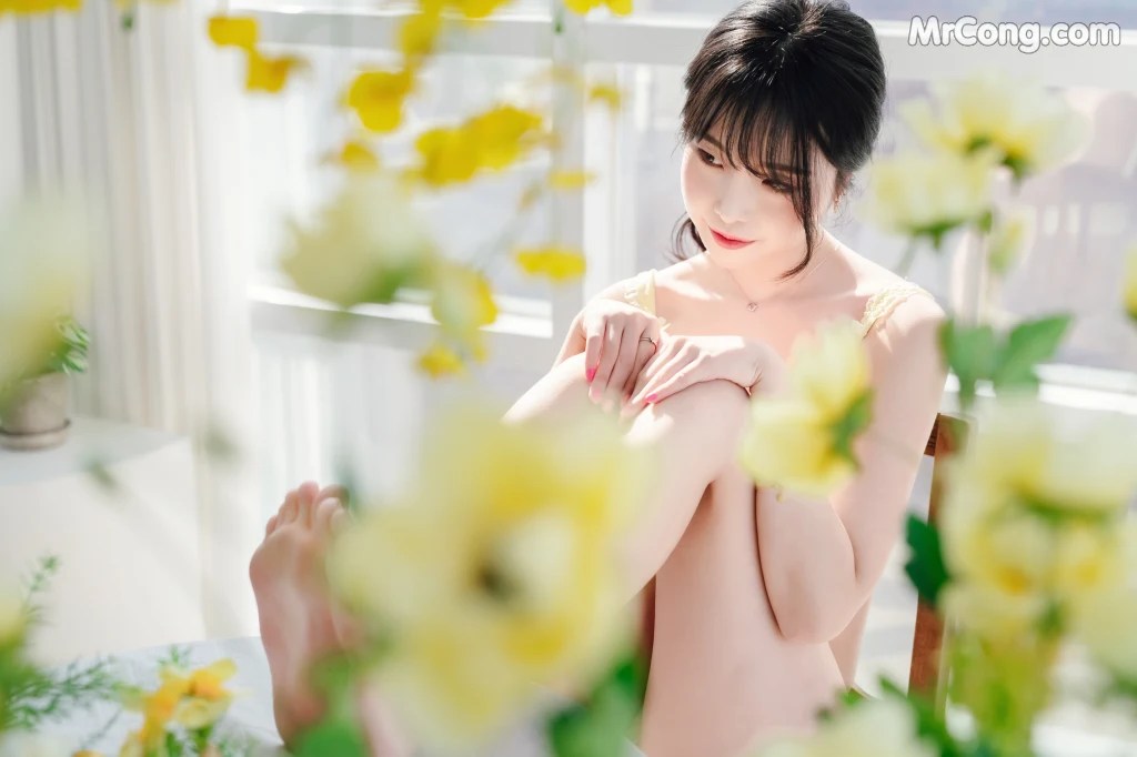 [Patreon] Yuna (유나): Flowers (26 photos)