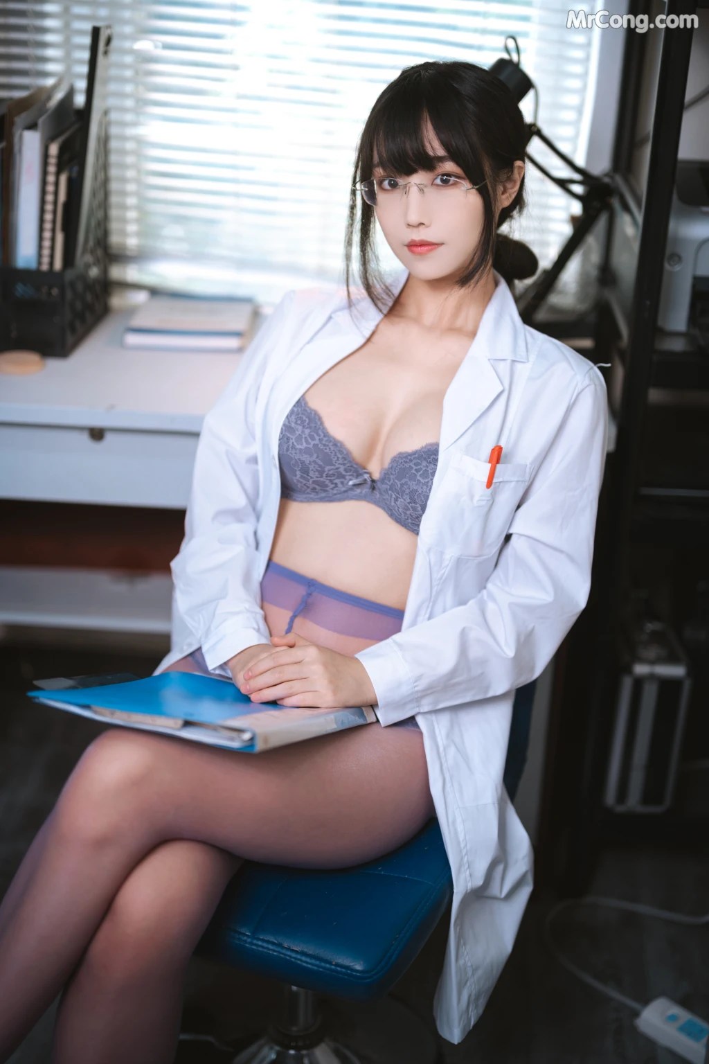 Coser@汪知子 Vol.015: 医生姐姐 (34 photos)