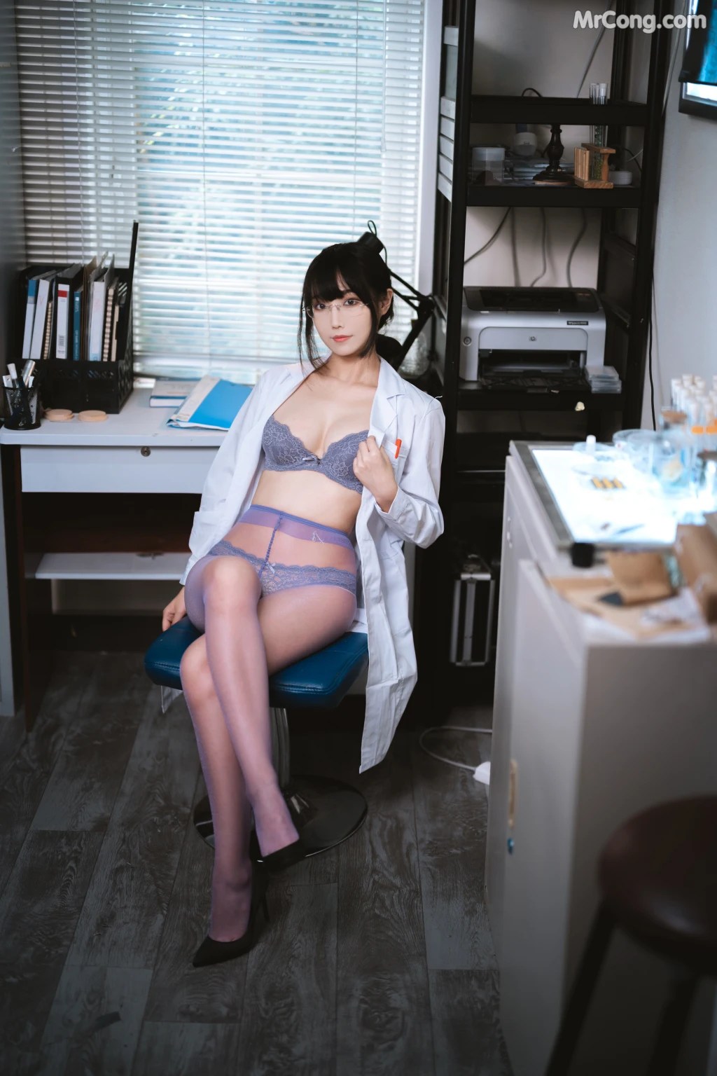 Coser@汪知子 Vol.015: 医生姐姐 (34 photos)