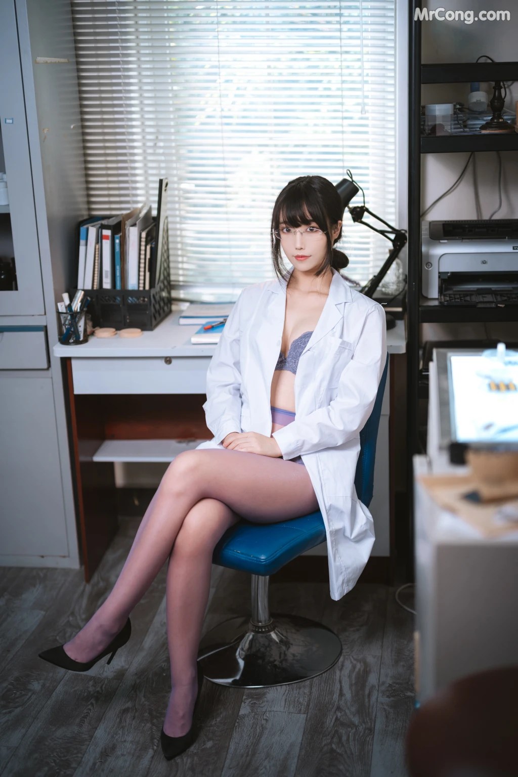 Coser@汪知子 Vol.015: 医生姐姐 (34 photos)