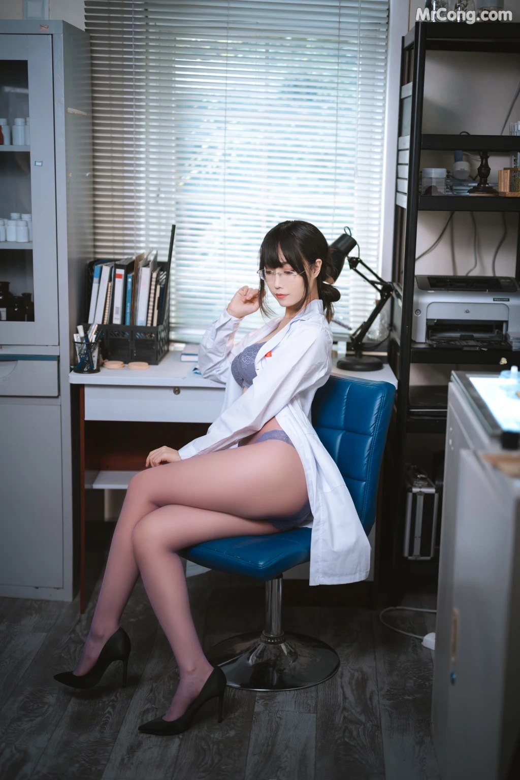 Coser@汪知子 Vol.015: 医生姐姐 (34 photos)