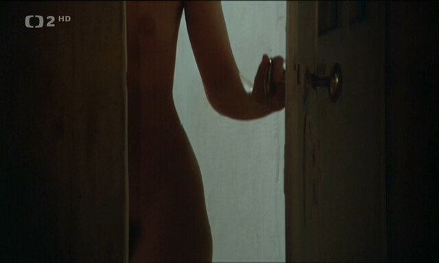 Mireille Darc nude – Les seins de glace (Someone Is Bleeding) (1974)