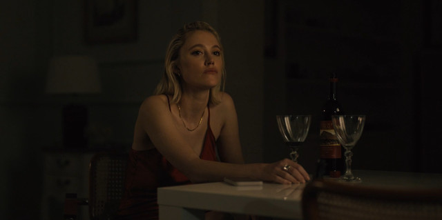 Maika Monroe sexy - Watcher (2022)