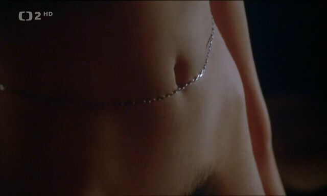 Mireille Darc nude – Les seins de glace (Someone Is Bleeding) (1974)