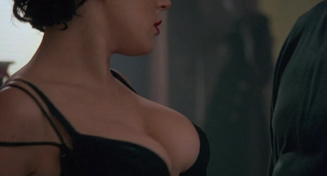 Jennifer Tilly sexy - Man with a Gun (1995)