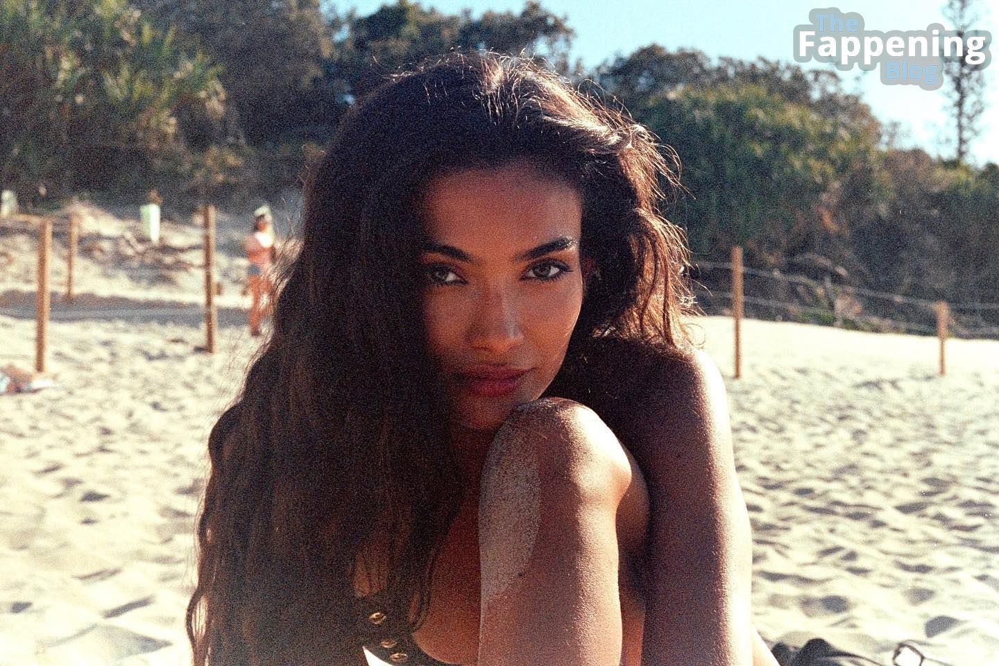 Kelly Gale Sexy & Topless (23 Photos)