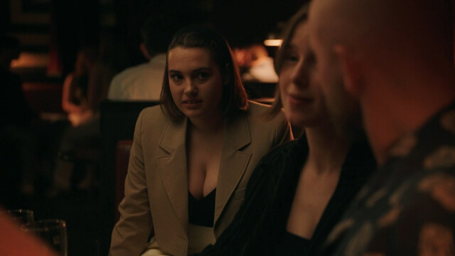 Elli Rhiannon Muller Osborne sexy - Ida tar ansvar s01e01-08 (2022)