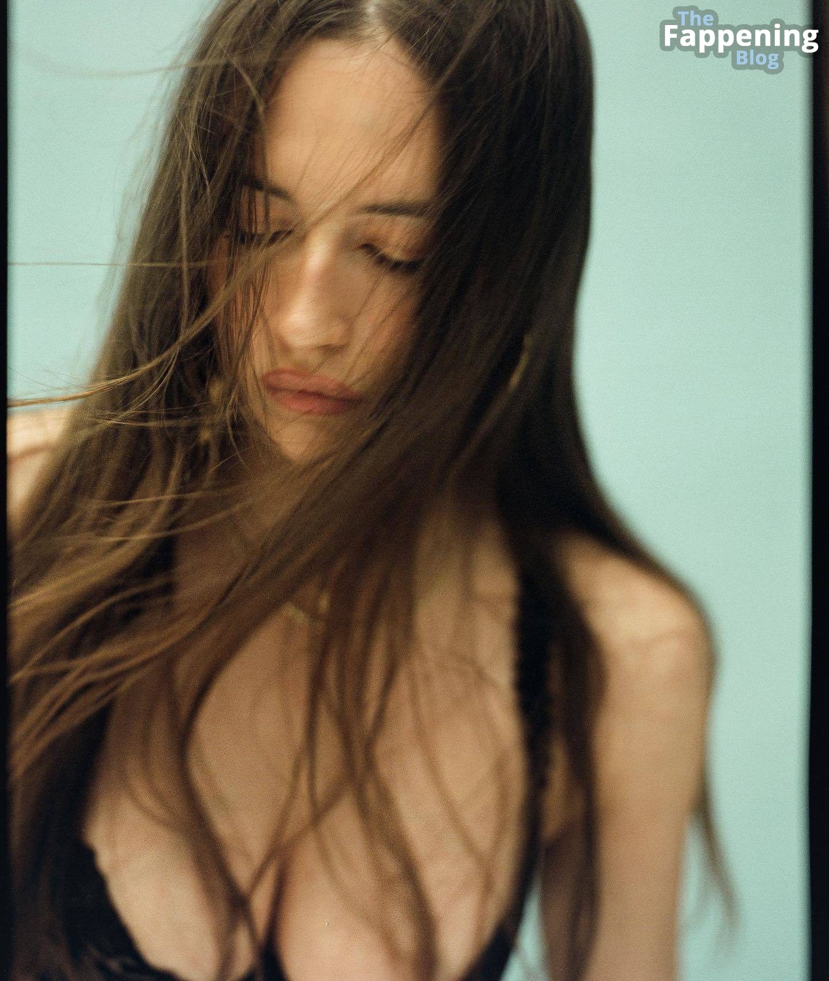 Elsie Hewitt Displays Her Sexy Boobs in a New Shoot by Jordan Owen (9 Photos)