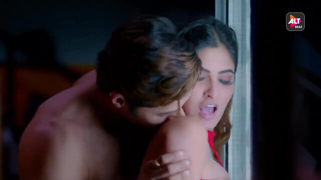 Karishma Sharma sexy - Ragini MMS: Returns s01e09 (2017)