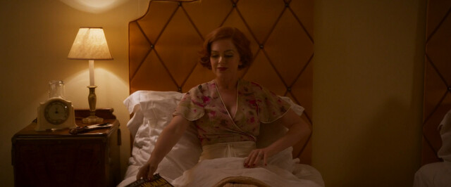 Isla Fisher sexy – Blithe Spirit (2020)