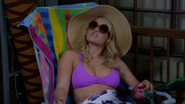 Emily Osment sexy - Young and Hungry s05e07 (2017)
